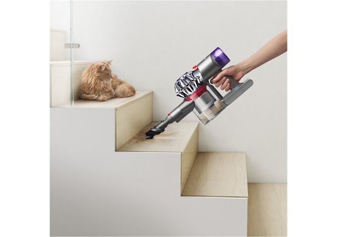 Dyson V8
